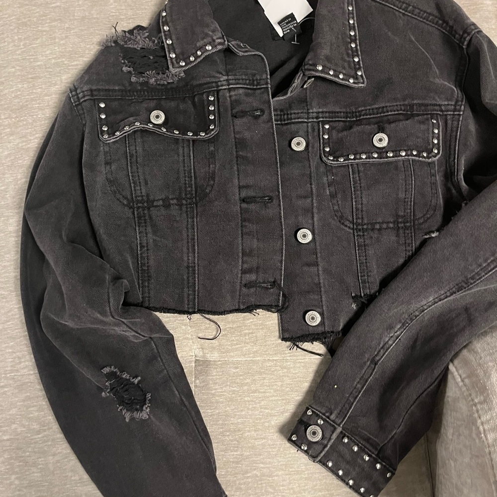 Black half jean.